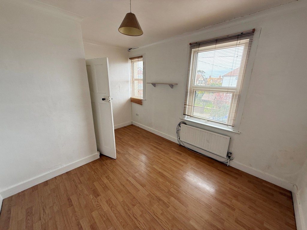 Lot: 107 - FOUR-BEDROOM DETACHED HOUSE FOR REFURBISHMENT - Bedroom 4